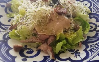Pierna de cordero oriental con setas a la barbacoa