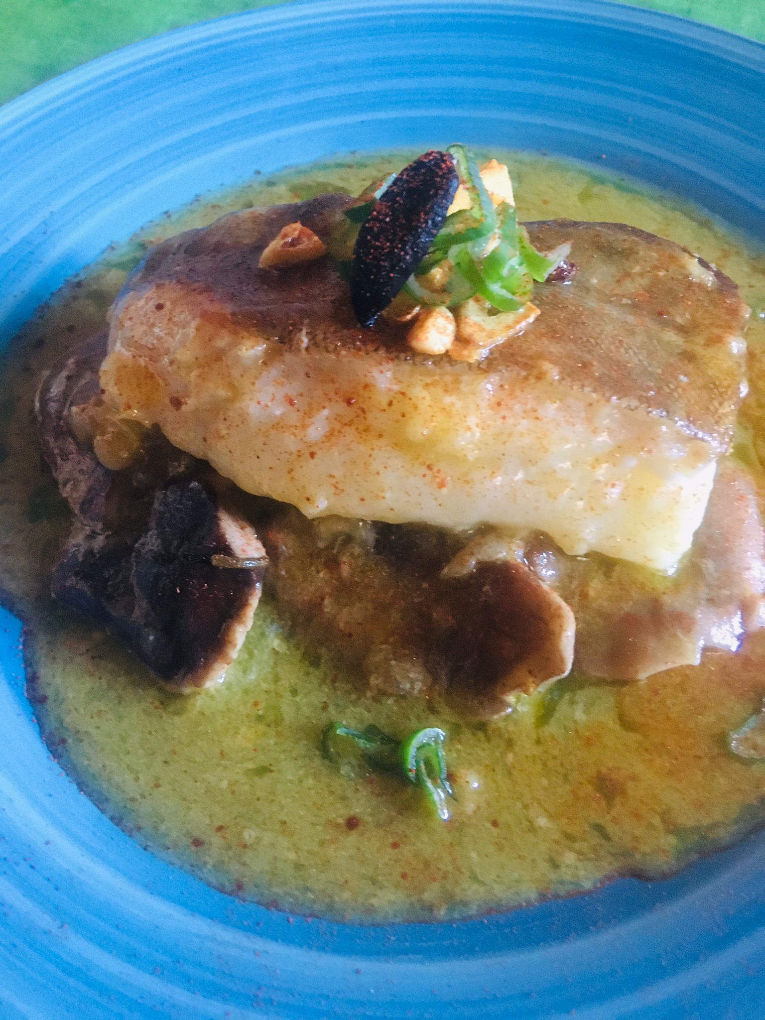 Pescado al horno en salsa de setas de Setacor Pescado al horno en salsa de setas de Setacor