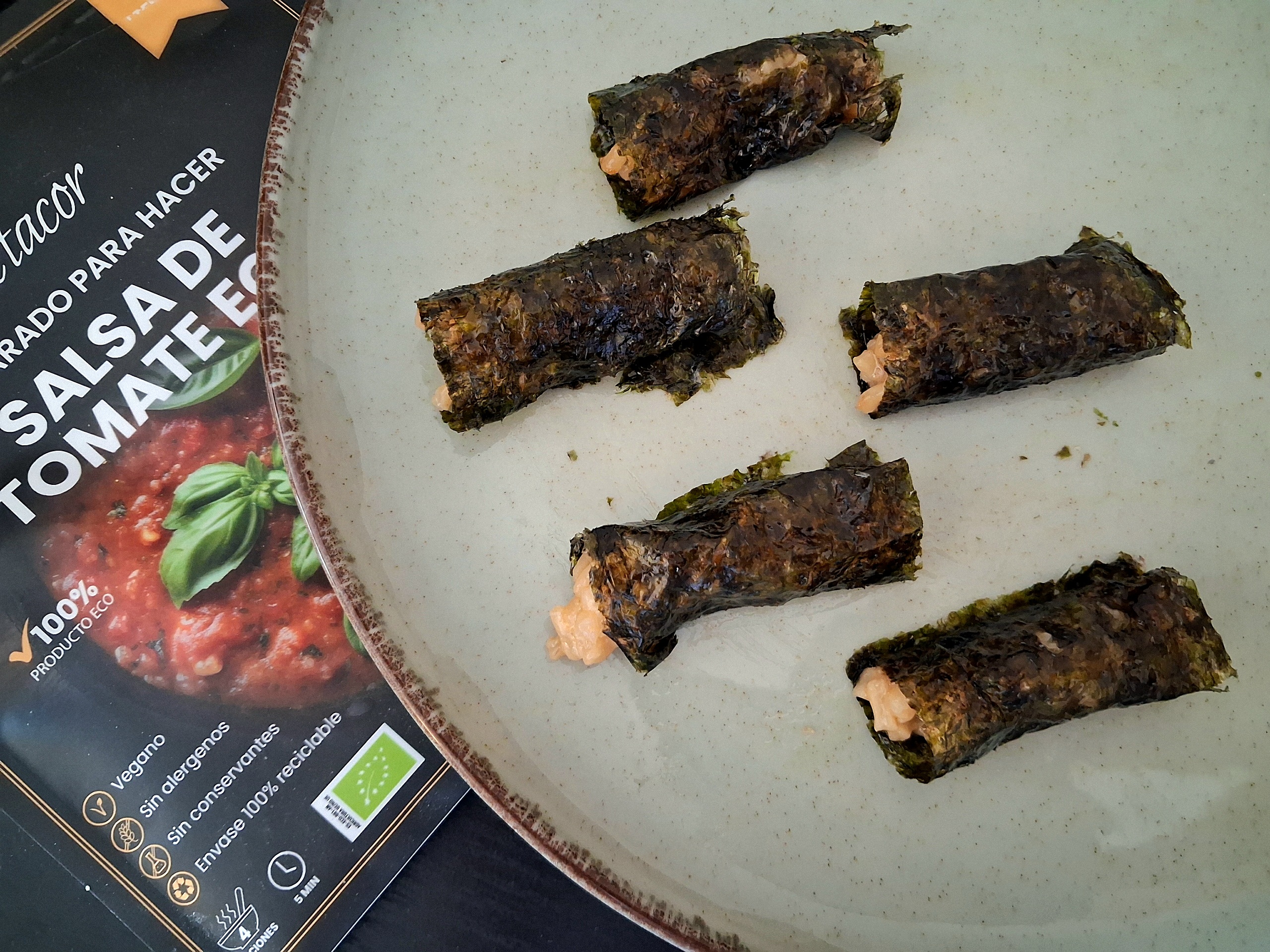 salsa de tomate y setas eco de Setacor en rollitos de algas salsa de tomate y setas eco de Setacor en rollitos de algas