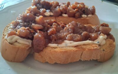 Tosta de atún con salsa de boletus